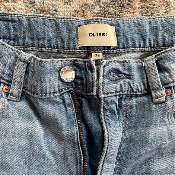 DL1961 Hepburn wide LEG 32" high rise Jeans - Picture 3 of 8